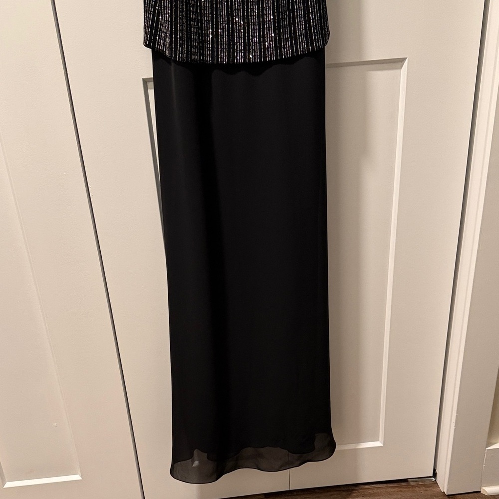 Alex Evenings Elegant Black Dress with Silver Detailing - Picture 5 of 10